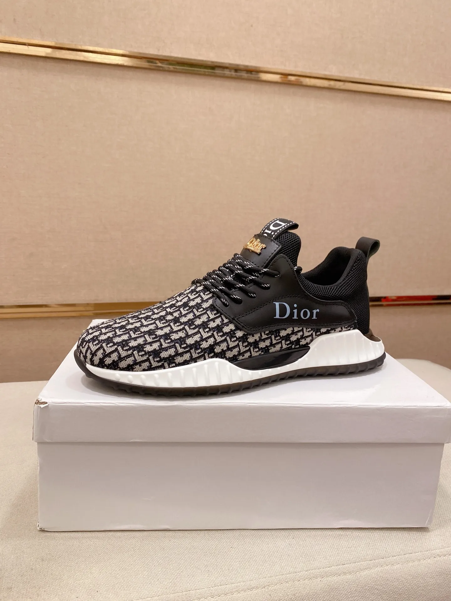 Factory price: 440💰[Dior·Dior] New casual sports style men's shoes, new spring and summer design, perfect workmanship, lace-up lazy style to create wardrobe quality, upper: imported cowhide, sheepskin lining is soft and comfortable, ultra-light TPU wear-resistant outsole, simple, versatile fashion men's shoes, excellent color code number 38--44. (Can be customized for 45 non-refundable)